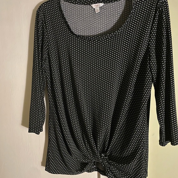 Candie's Black and White Chevron Patterned Top Blouse with Rouched Hem Size M - Picture 2 of 9